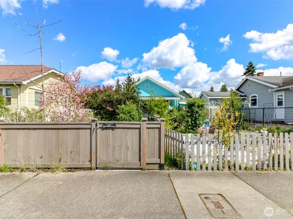 208 F Street SE, Auburn, WA 98002