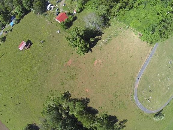3rd image of 104 Eggers Ln