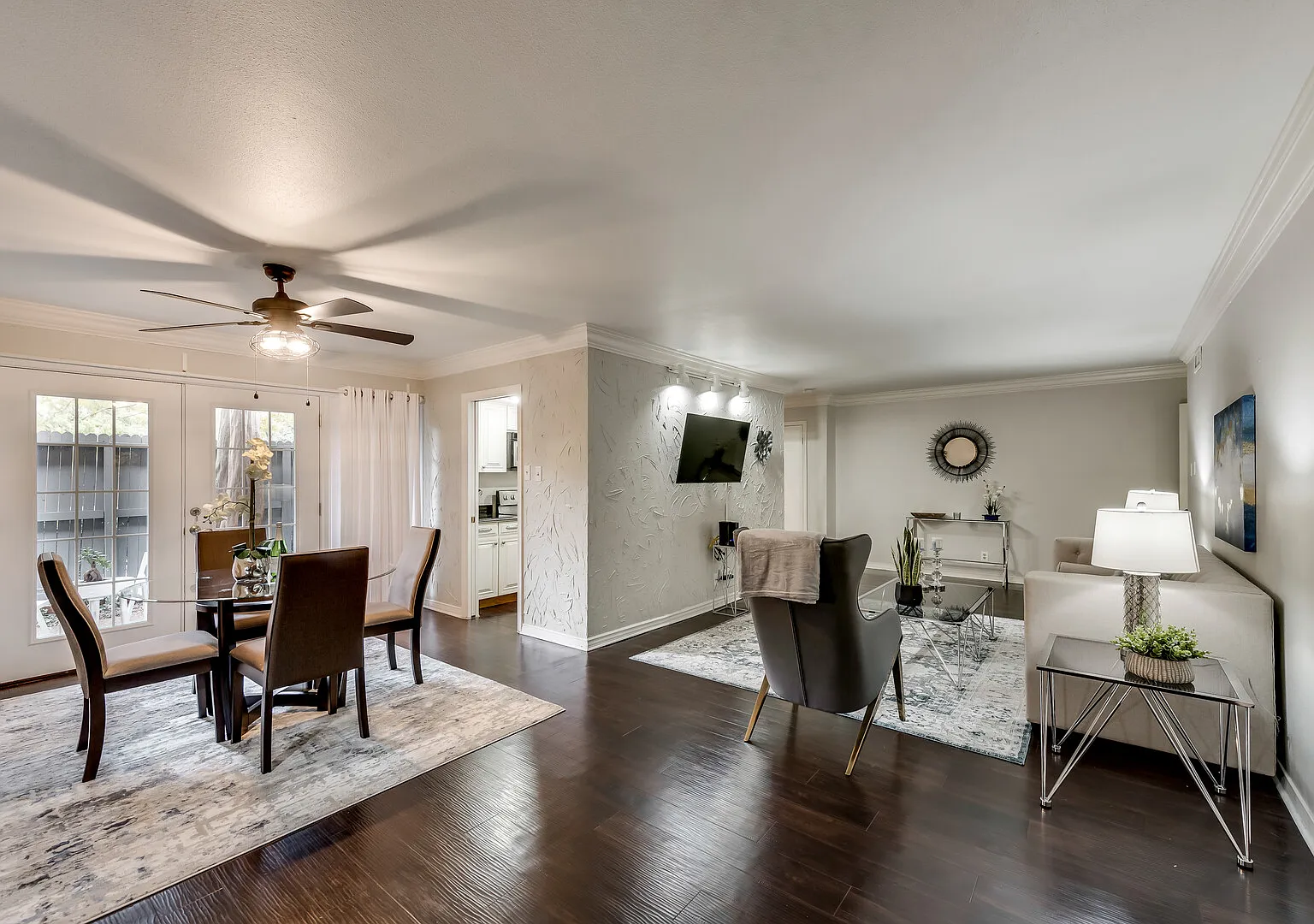 GP66B World Cup Stay - 10 min to AT&T - Sleeps 4 - Public Transit — Photo 2