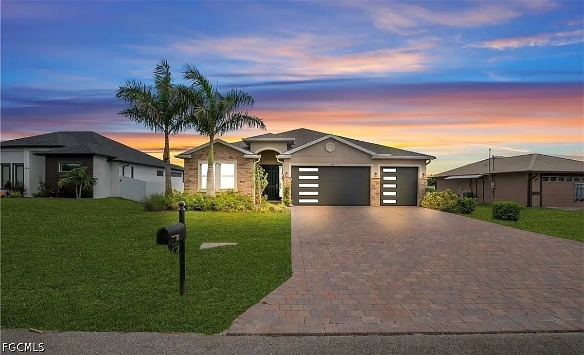 4 bed, 3.0 bath, 2333 sqft, $2,800 — Photo 1