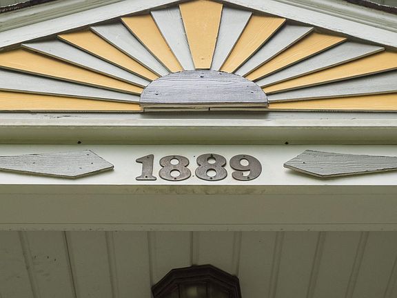 2nd image of 1889 Carroll Ave APT 3