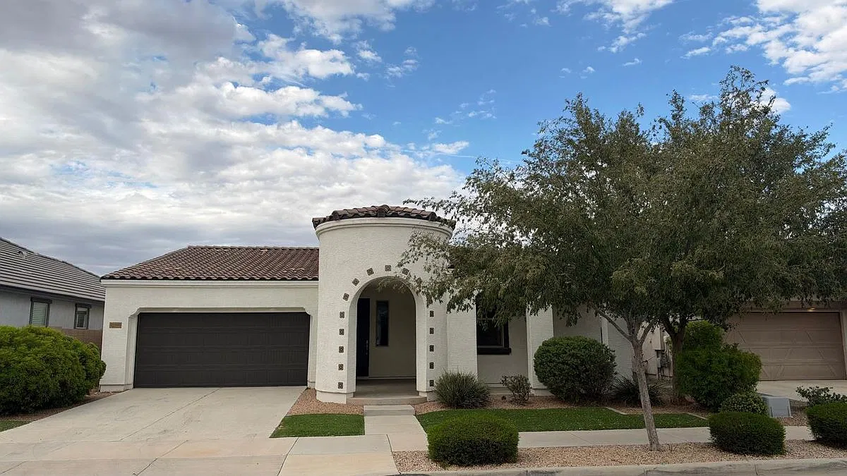 3 bed, 2.0 bath, 1942 sqft, $2,850 — Photo 1