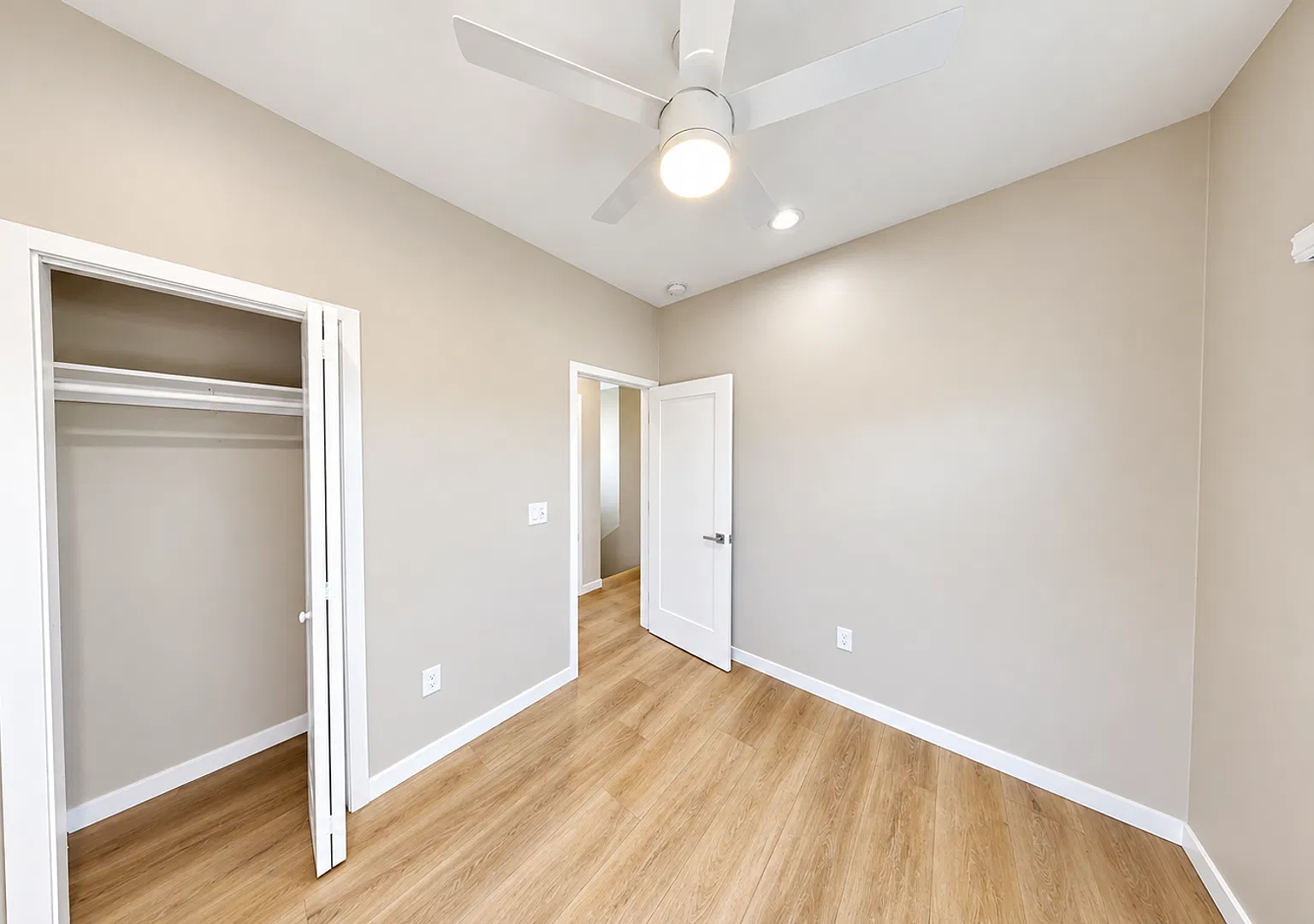 4BD/2BA on the Corner of Catoctin and Montezuma — Photo 4