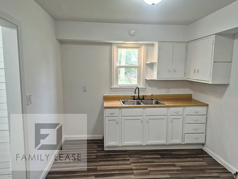 806 Morton St — Photo 12