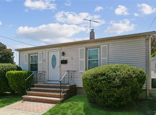 114 Barwick St, Floral Park, NY 11001