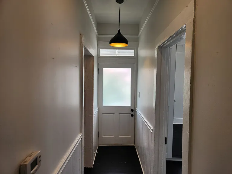 1512 Barnard St — Photo 8