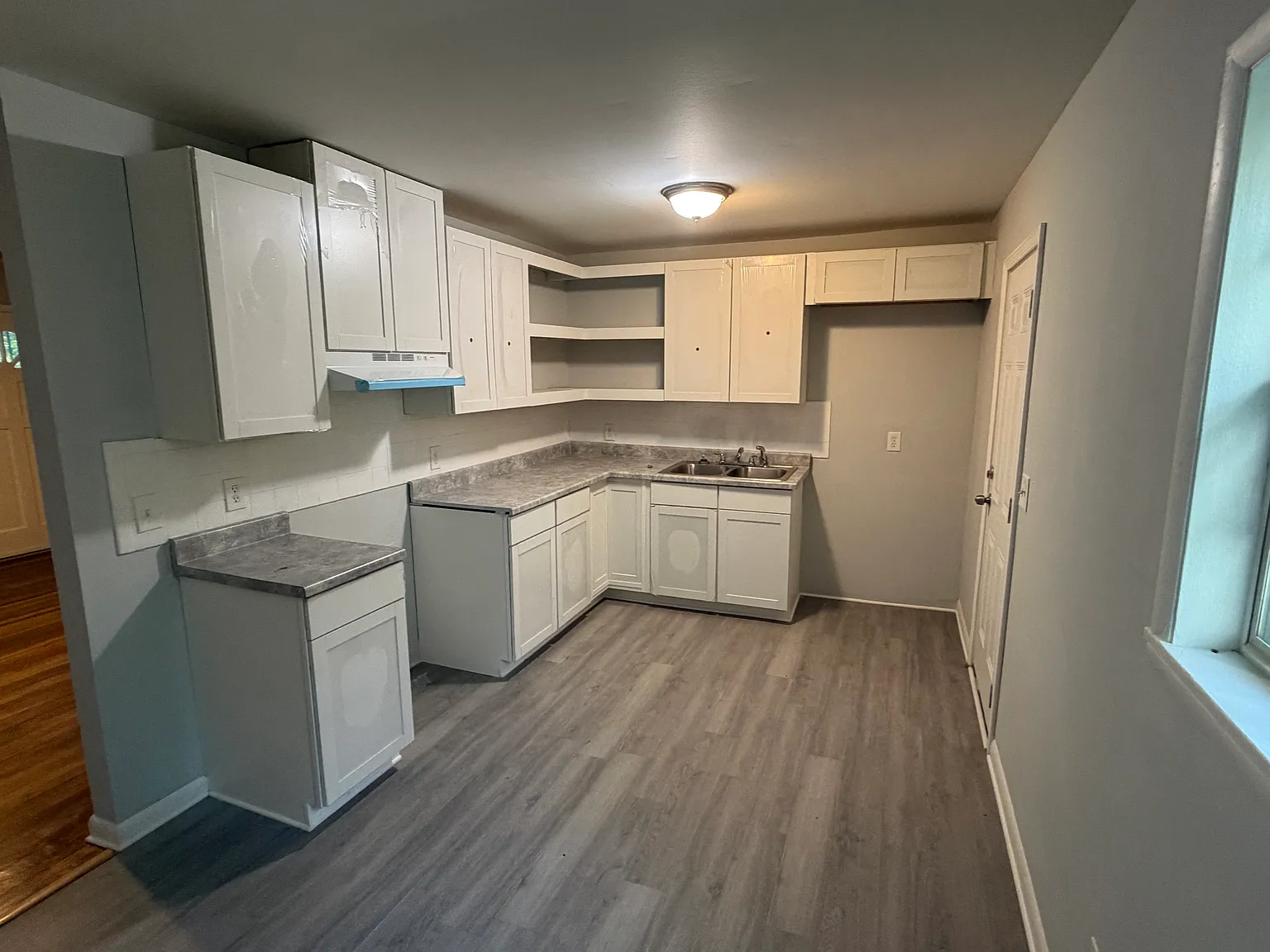 4 bed, 1384 sqft, $1,850 — Photo 1