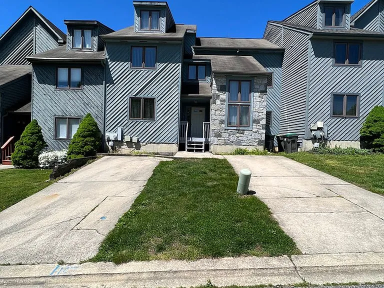 105 Foxfire Dr — Photo 1