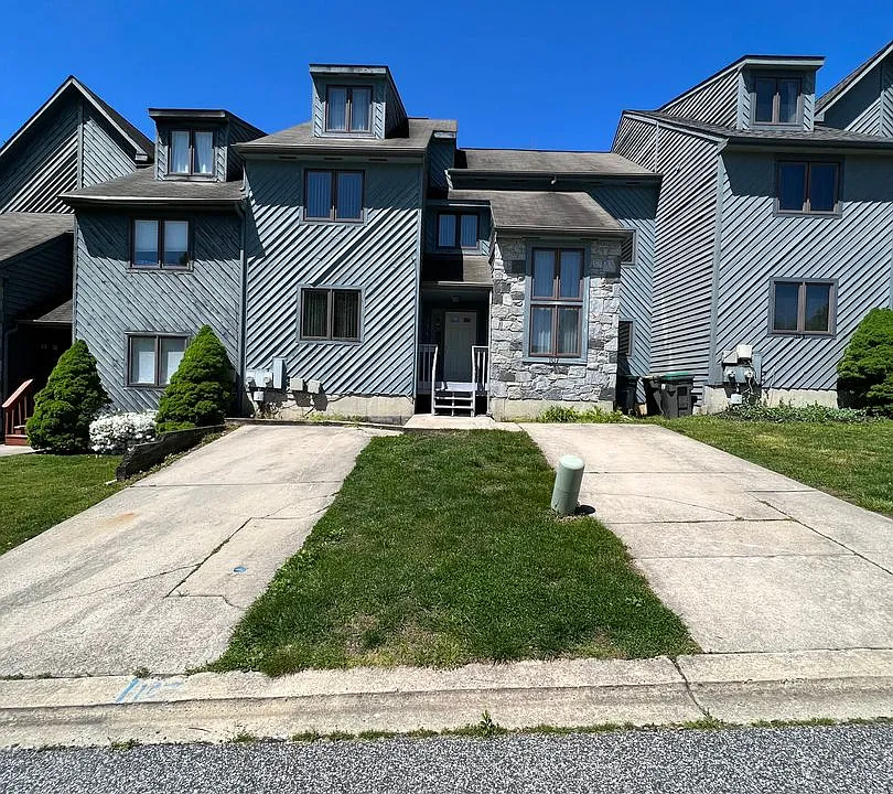 105 Foxfire Dr