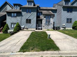 105 Foxfire Dr, Newark, DE 19711