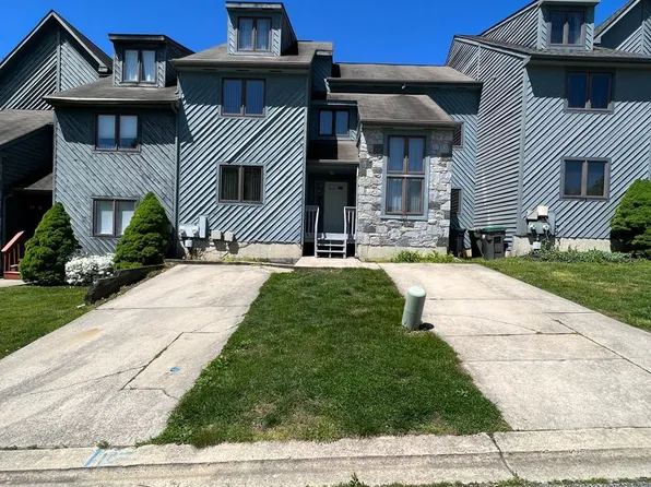 105 Foxfire Dr, Newark, DE 19711