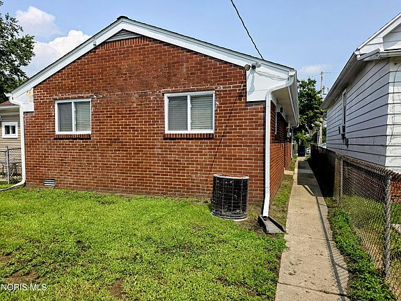 5th image of 1534 Oakmont St