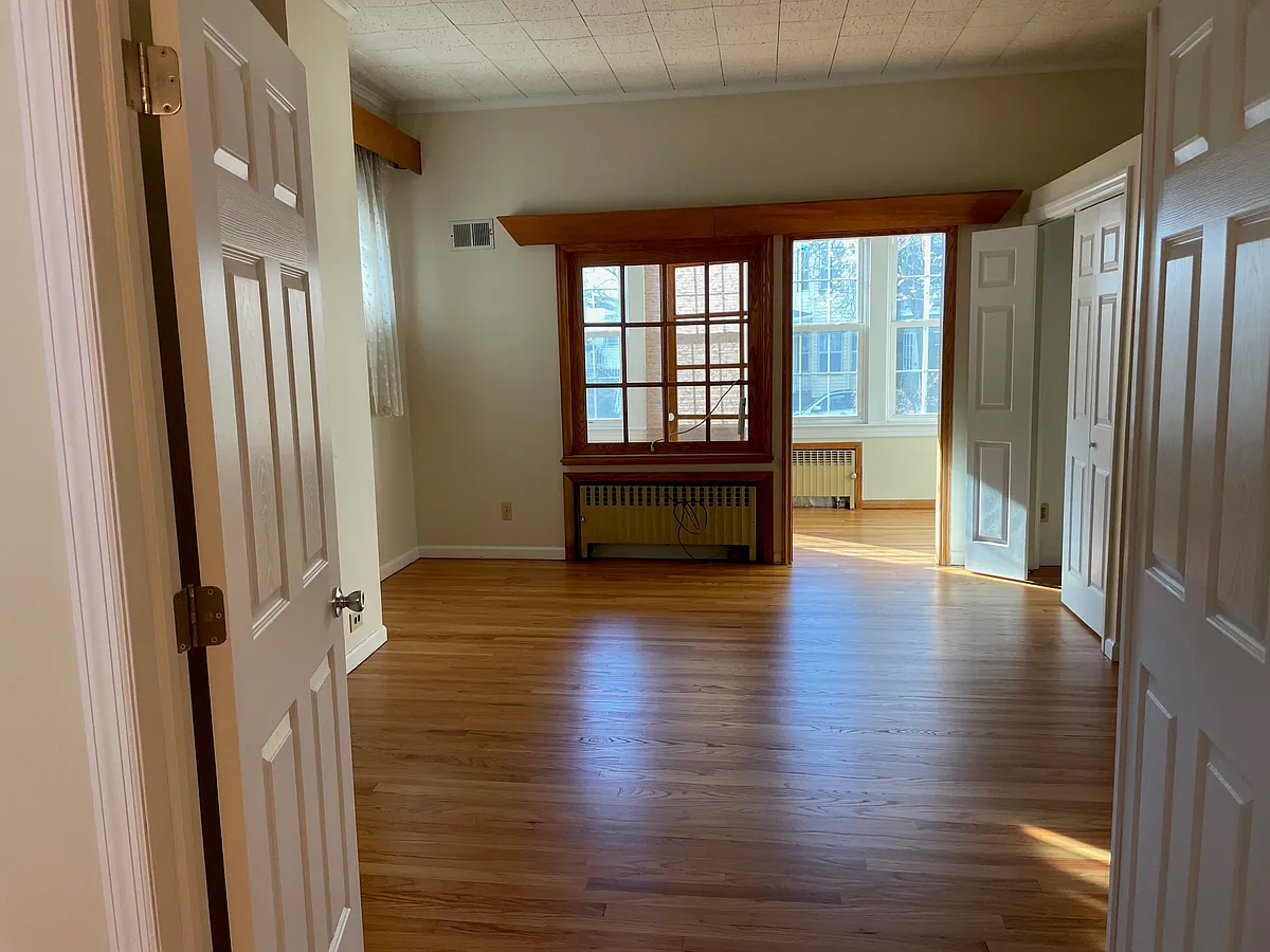 Building Photo - 311 Davis Ave #1
