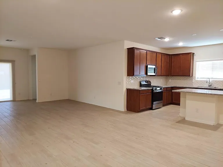 121 W Seaside Dr — Photo 9
