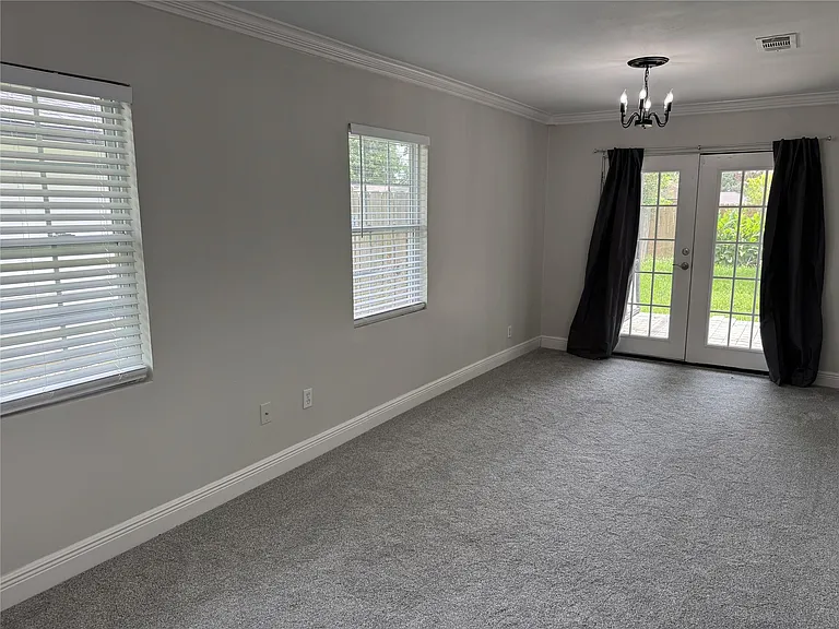 1318 Sulphur St — Photo 10