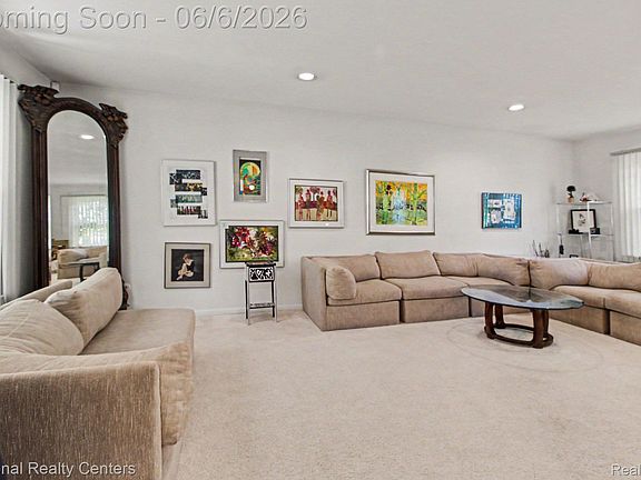 4th image of 5535 Pembury Ln