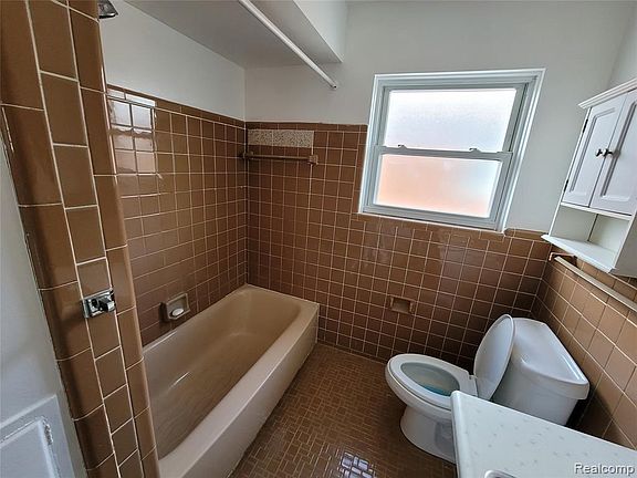 3rd image of 6447 Kingsbury St