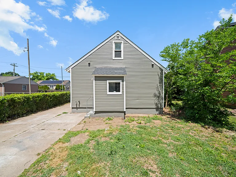 70 Lambert St — Photo 46
