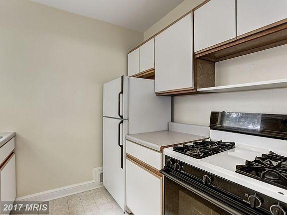 4th image of 1527 N Stafford St