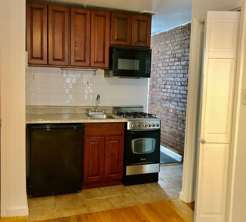 2nd image of 160 Orchard St #6GR