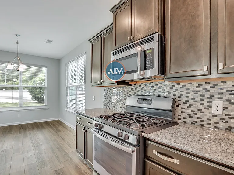 211 Heritage Pkwy — Photo 5