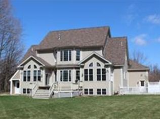 7 Village Rd, Pepperell, MA 01463