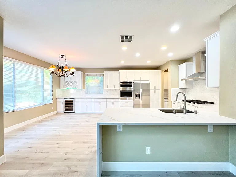 1578 Glencrest Dr — Photo 8