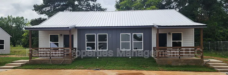 2 bed, 1.0 bath, $1,250 — Photo 2