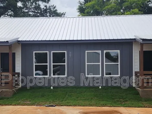 405 N Logan Ln, Troup, TX