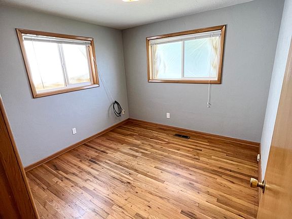 5th image of 3189 Wooddale Ave NE
