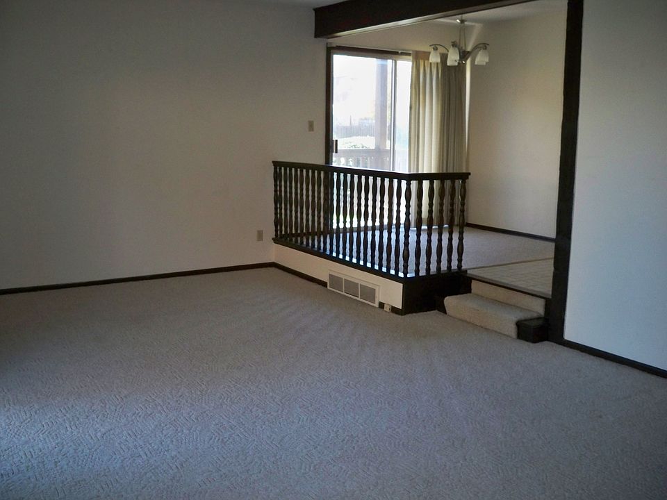1st image of 423 W 104th St APT A