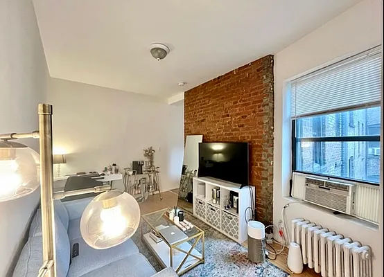 Rented by KNOCKKNOCK LLC | media 8