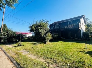 135 Lock Ave, Nitro, WV 25143