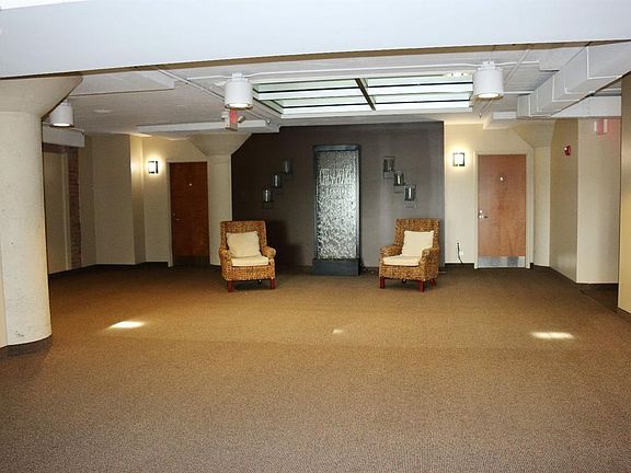 2nd image of 401 W Shoreline Dr