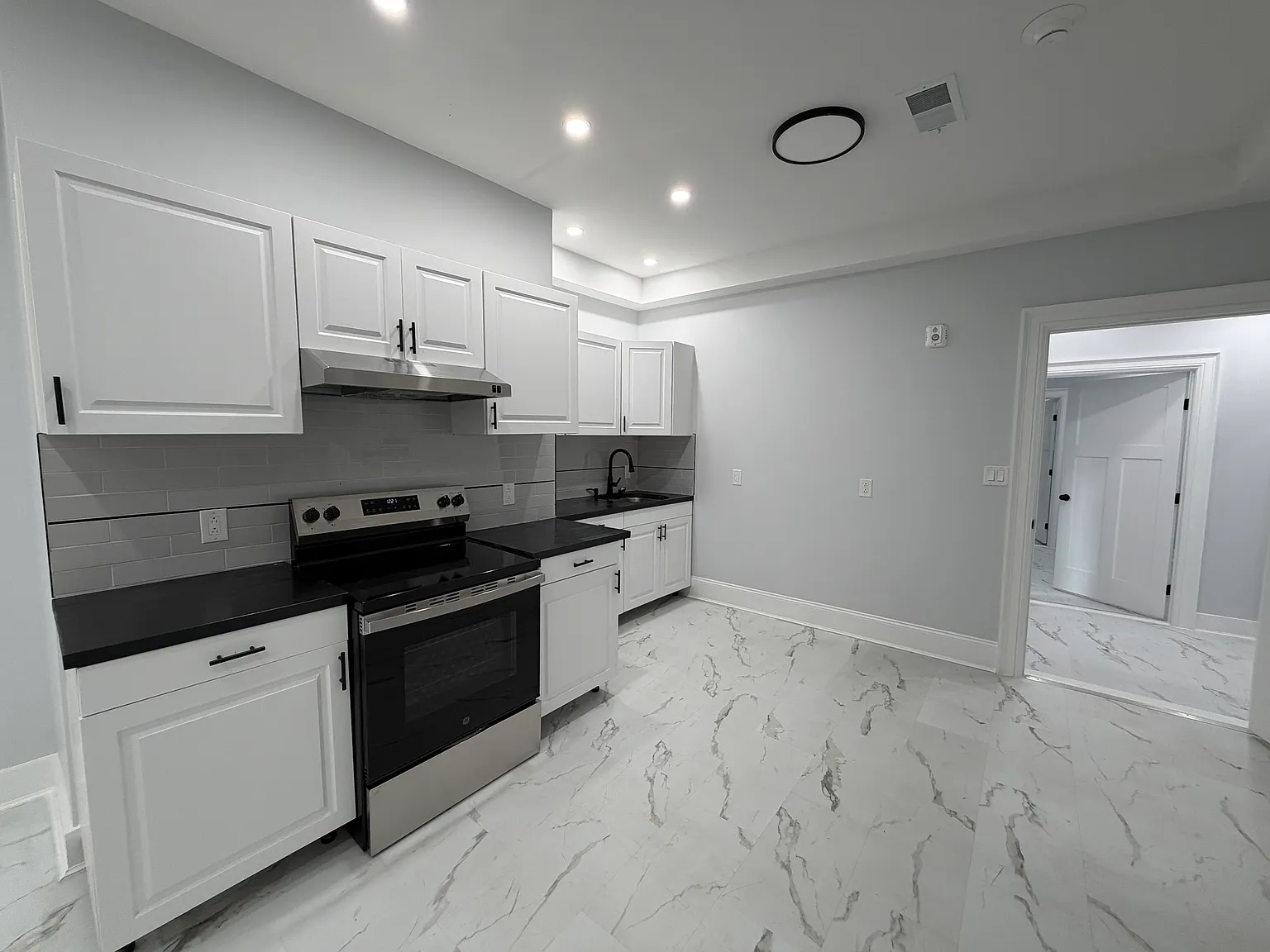 Studio, 500 sqft, $1,300 — Photo 4