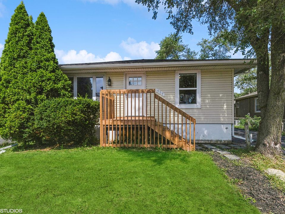1st image of 910 Oakwood Dr