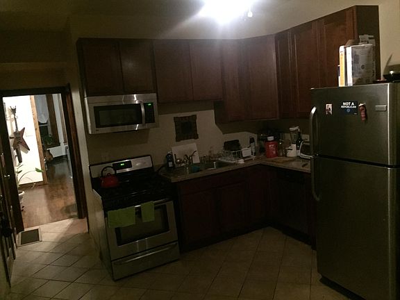 3rd image of 852 N Hoyne Ave #3