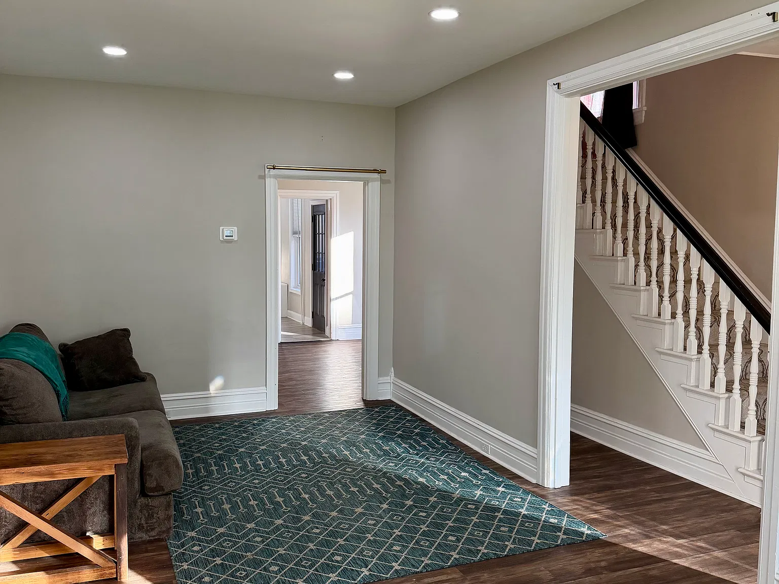 5 bed, 1.5 bath, 2406 sqft, $2,000 — Photo 4