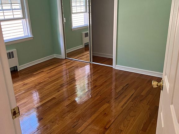 3rd image of 11 Parkwood St