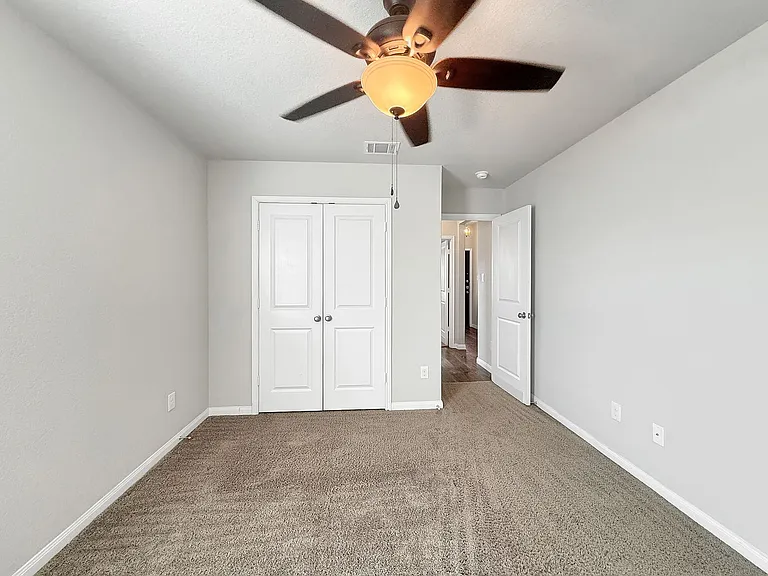 401 Utica Way — Photo 21