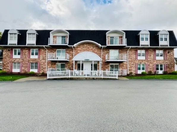 305 Clubhouse Dr, Washington, PA 15301