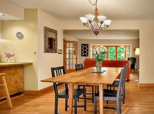 11081 Falk Rd NE, Bainbridge Island, WA 98110