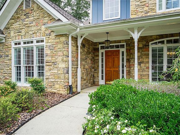 3rd image of 216 Melanie Ln