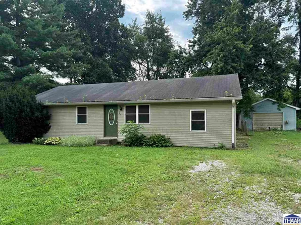 102 E Davidson St, Staunton, IN 47881