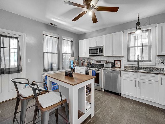 5th image of 3850 W Diversey Ave
