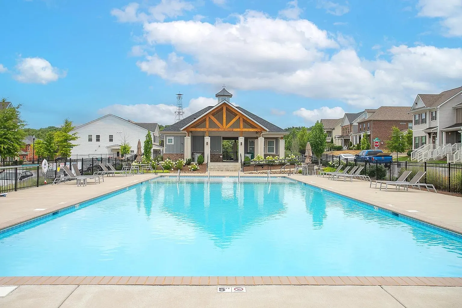 Updated 2-Bedroom Townhome with Community Pool and Easy I-24 Access — Photo 2
