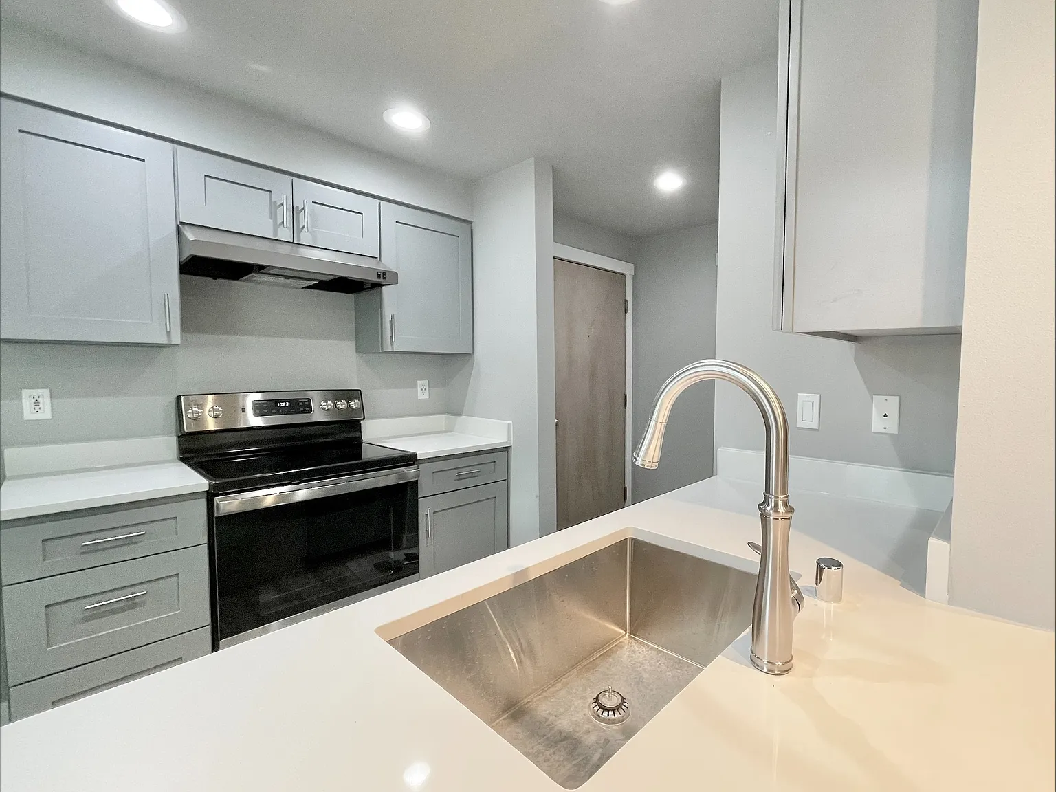 Interlake Place — Photo 2