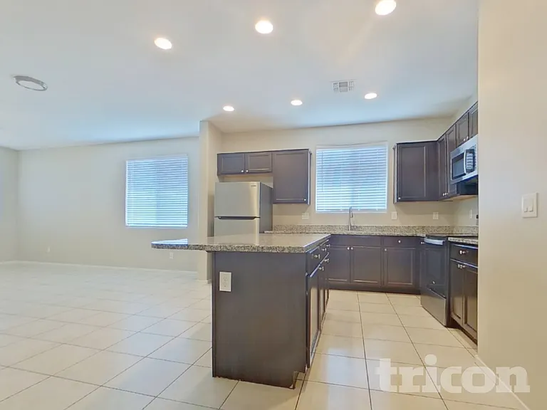 2705 S 116th Ave — Photo 4