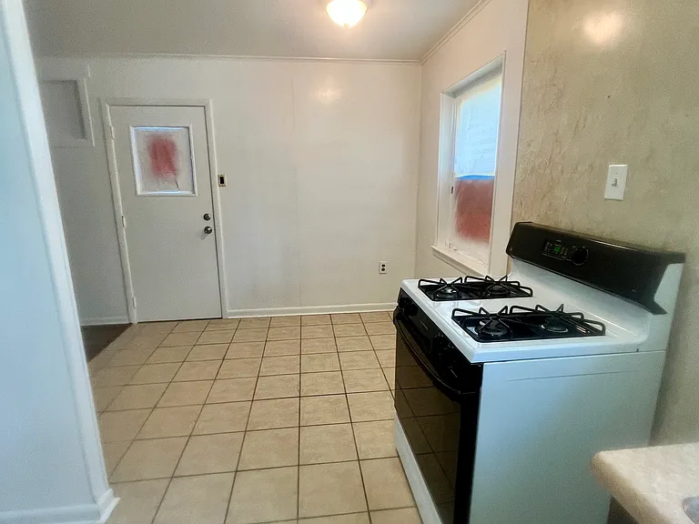 240 Azalea Dr — Photo 3