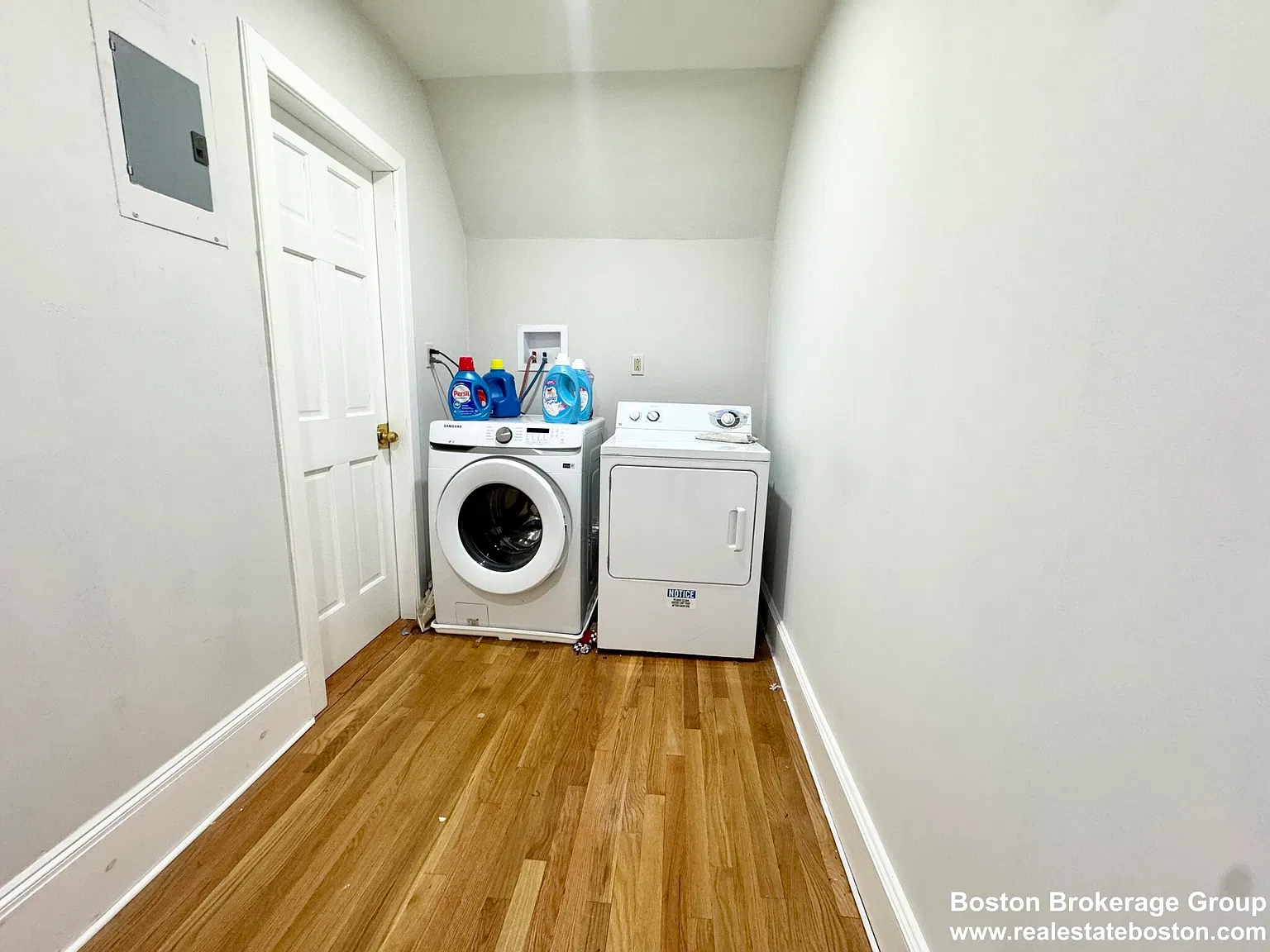 7 bed, 9999 sqft, $6,000 — Photo 1